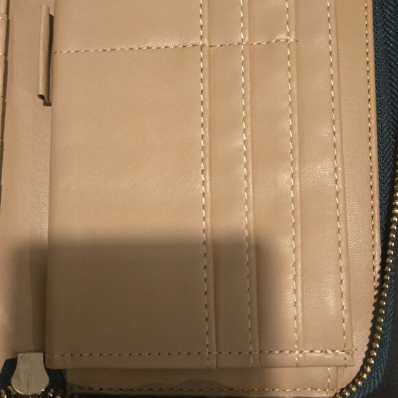 Women's Vegan Leather Clutch Wallet with Zip, Hand Strap, Large Capacity - Picture 7 of 9